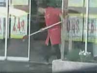 Lady Trying To Clean Automatic Doors
Funny videos